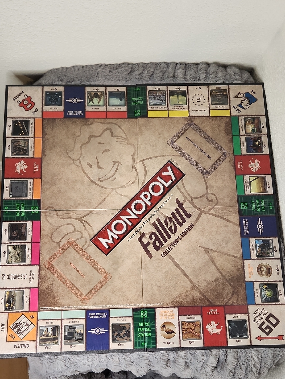 Monopoly Fallout Collector's Edition - Picture 2 of 5